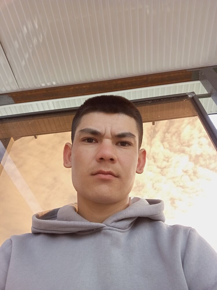  52589793  Zuxriddin, 22 ,    