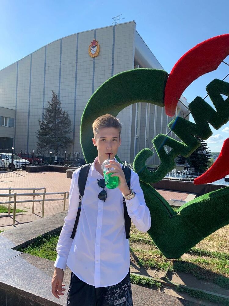  40576253  Artem, 22 ,    