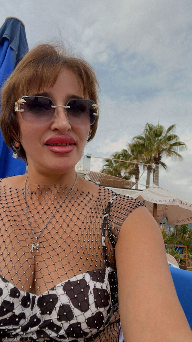  54536223  Mila, 40 ,    