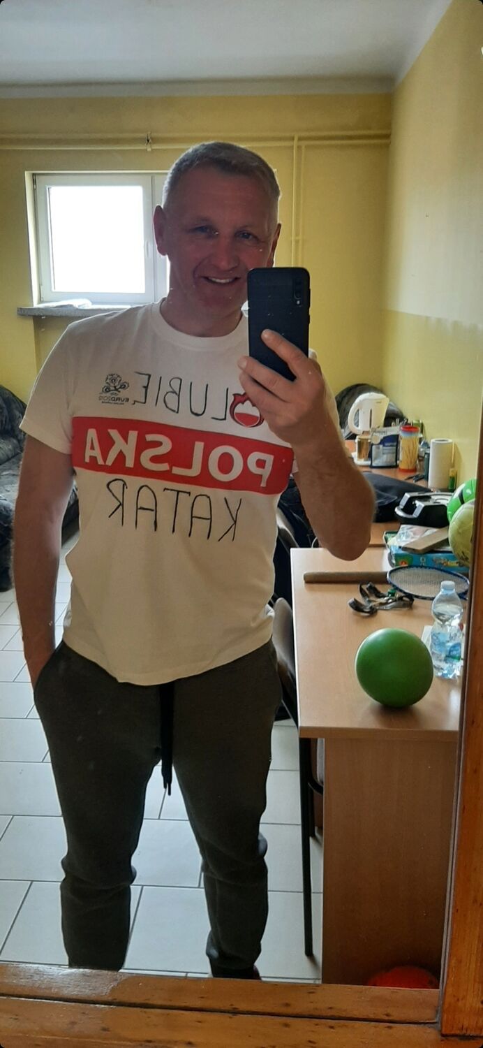  30874263  James, 44 ,    