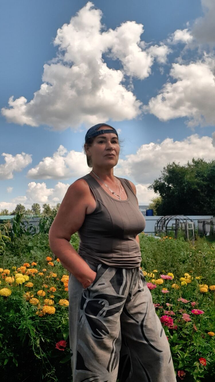  53087483  Lena, 55 ,    
