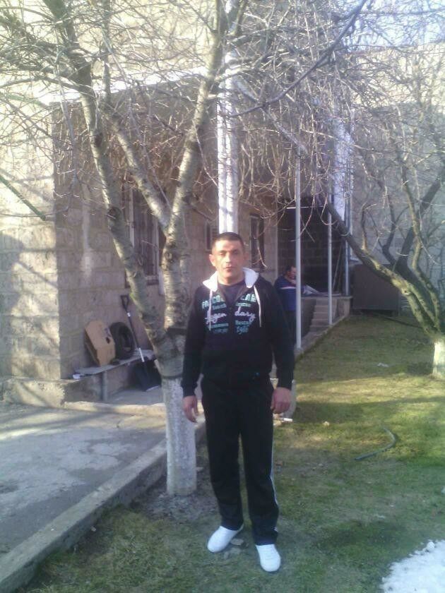  11350323  Artur, 48 ,    