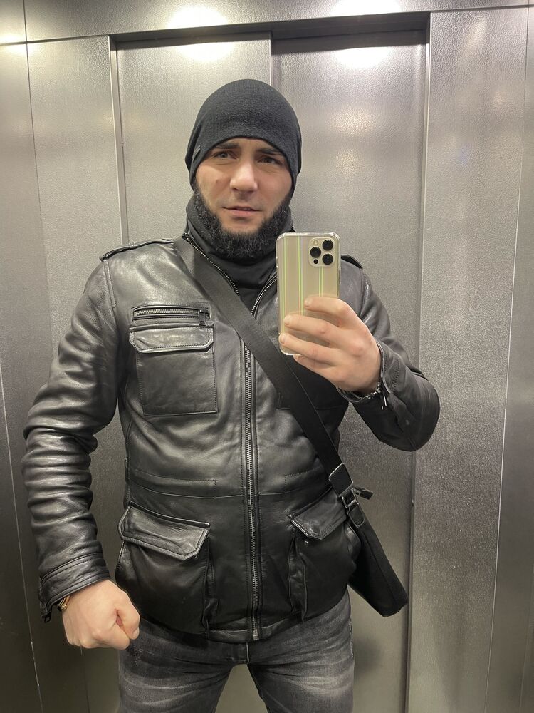  26474943  Magna, 37 ,    -