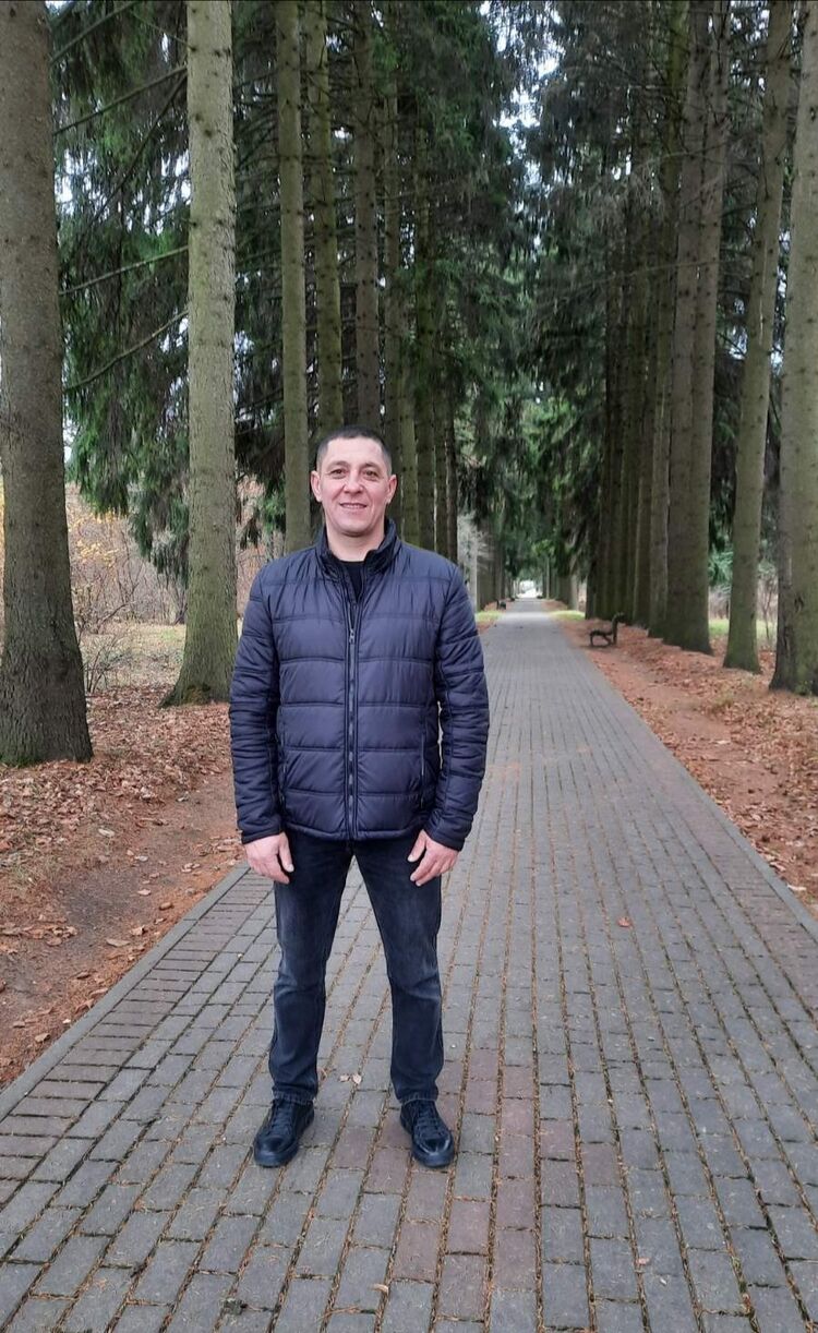 39317773  Vlad, 48 ,    