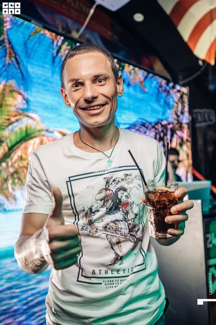  ,   Artem, 31 ,   ,   , c 