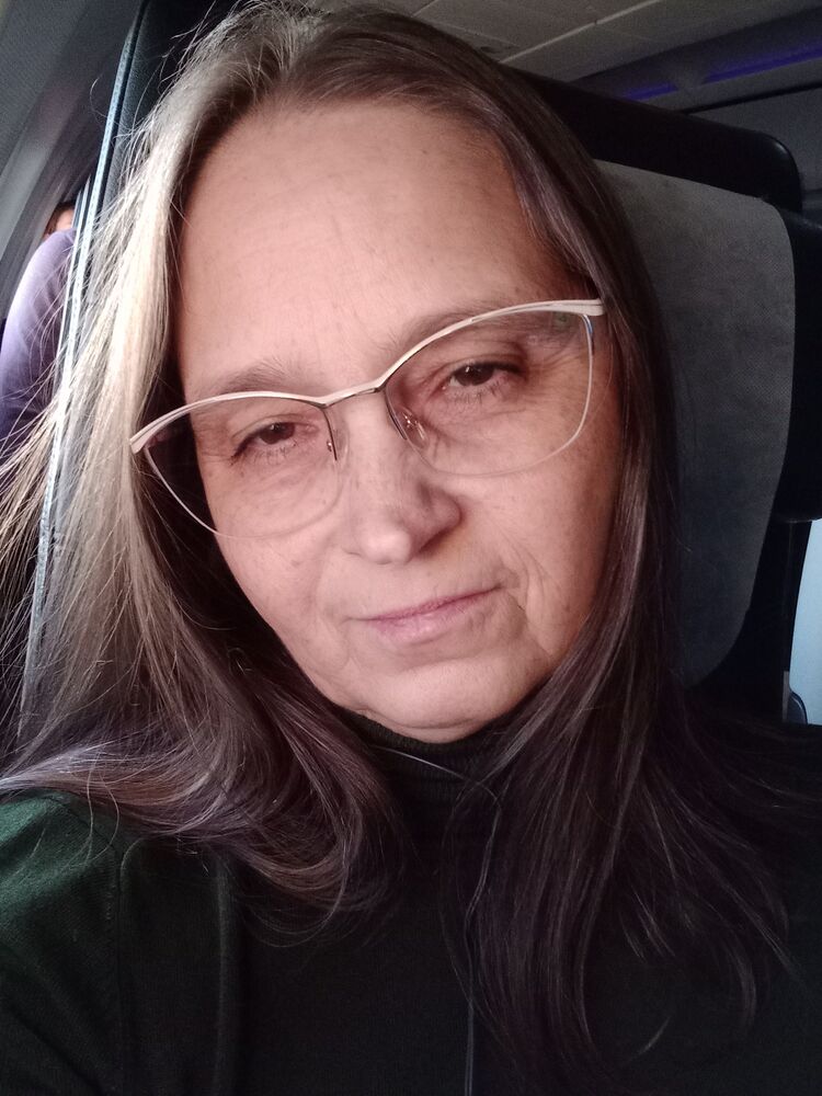  42064043  Elena, 56 ,    