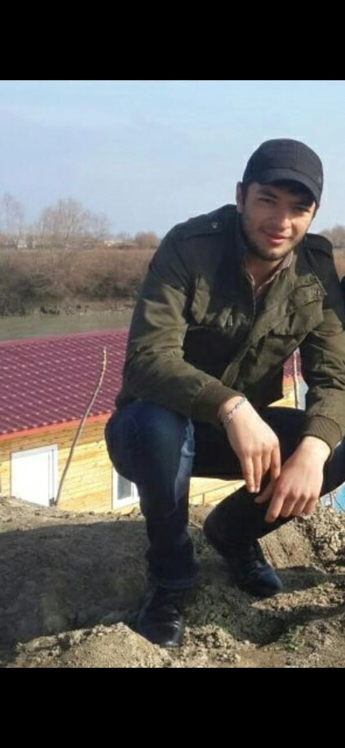  29597333  Niko, 34 ,    