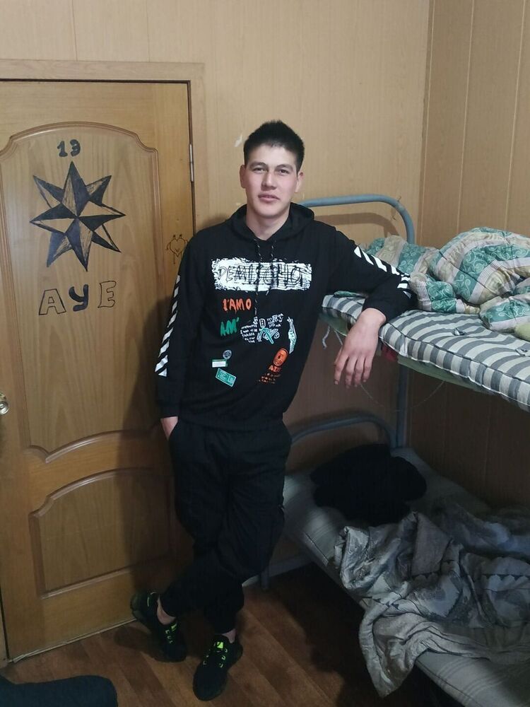  22801623  Abrorbek, 34 ,     