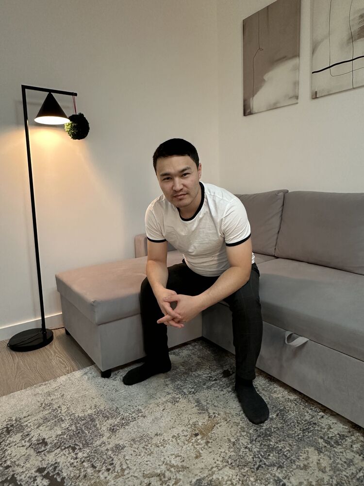  ,   Davronbek, 32 ,   ,   , c , 