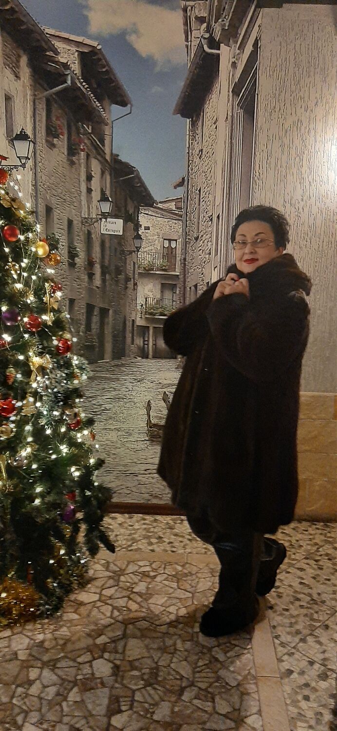  ,   Oksana, 54 ,   ,   
