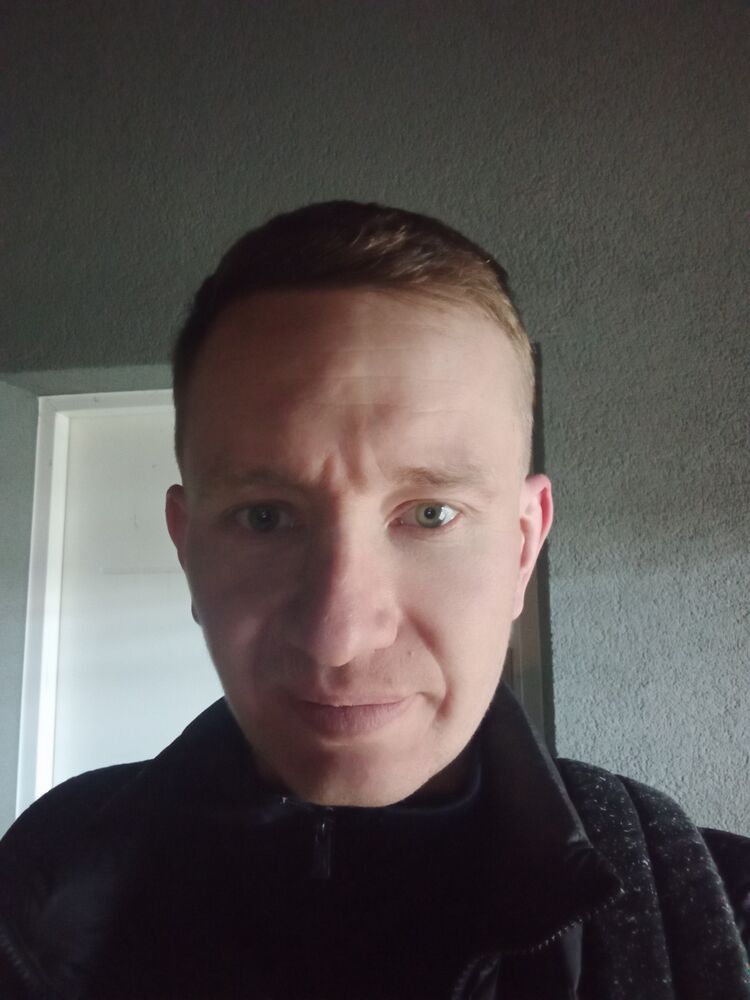  42038803  Roma, 33 ,    Praha