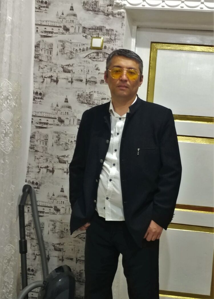  19254723  Bobur, 49 ,    