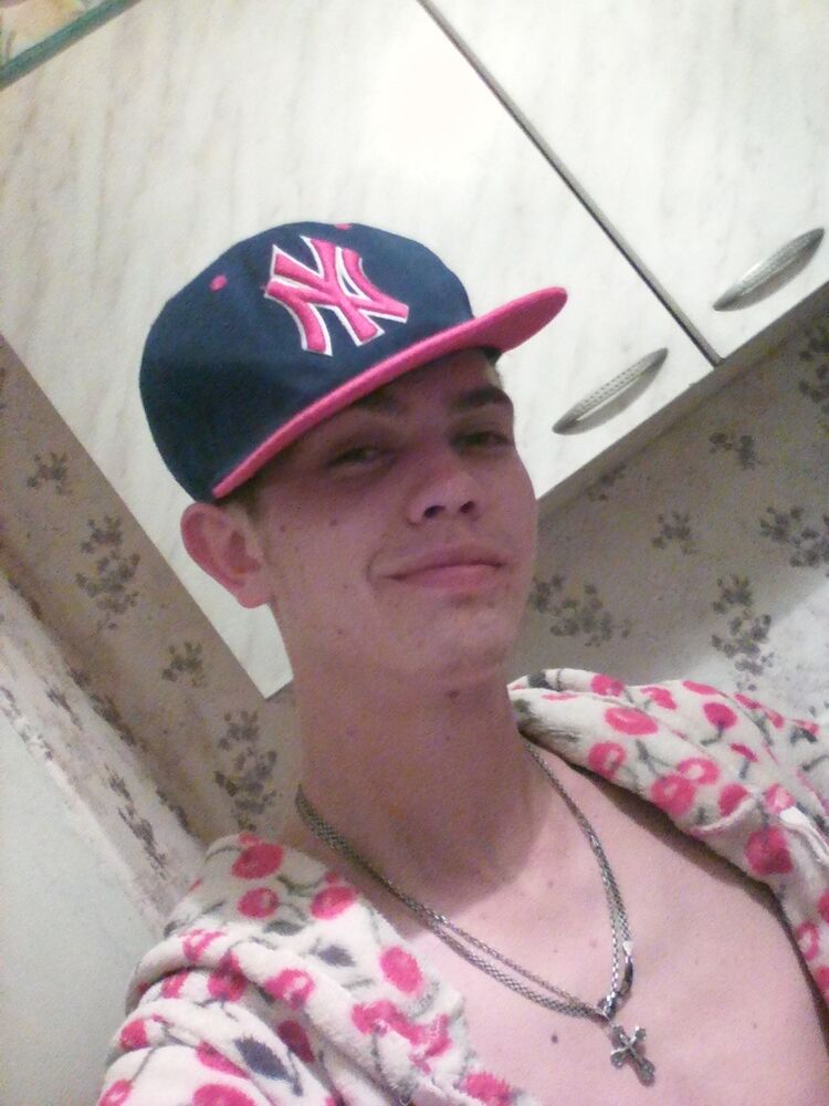  10426403  Artyom, 31 ,    