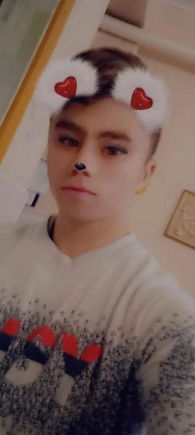  40485373  Denis, 20 ,    