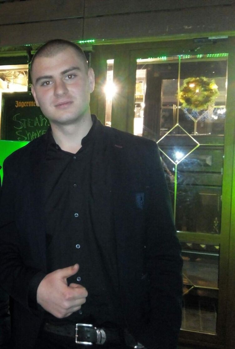  ,   Victor, 32 ,   