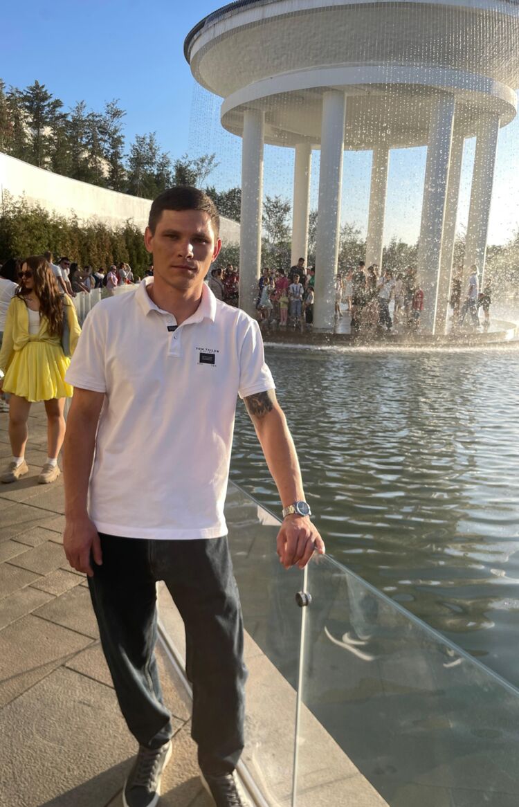  53608963  Vladislav, 30 ,    