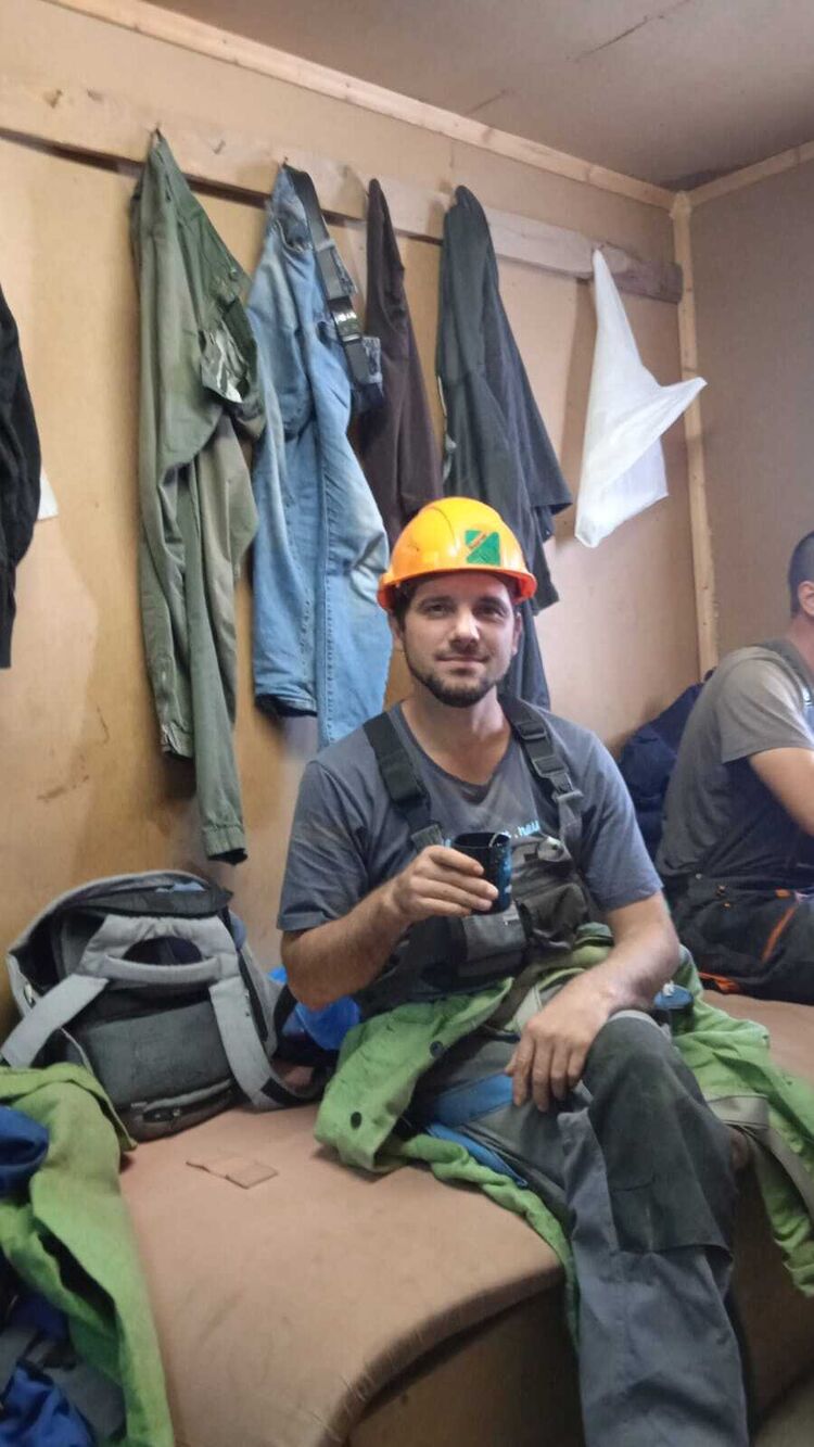  37670983  , 39 ,    -