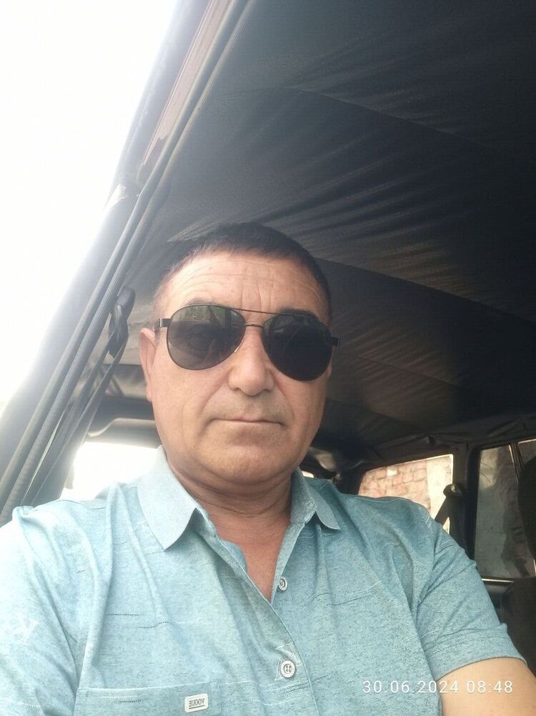  44275993  , 51 ,    