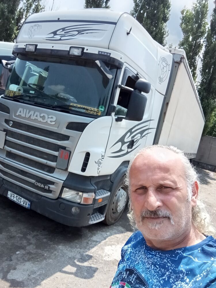  52981483  Esat, 47 ,    