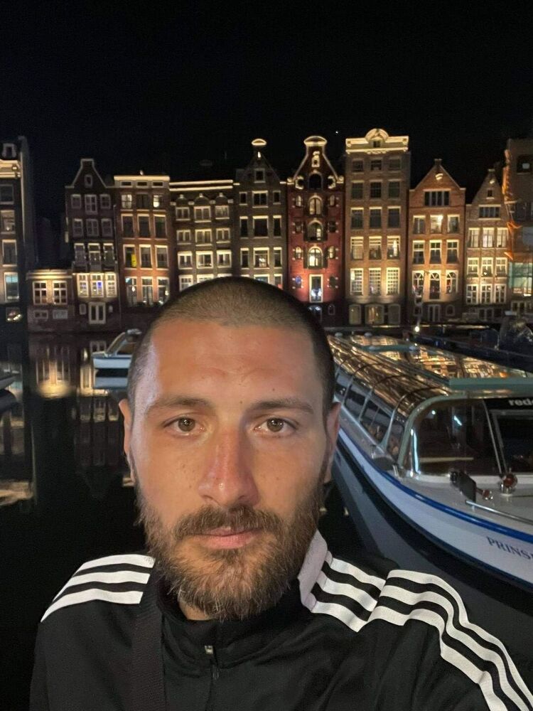  ,   Artur, 37 ,   ,   , c , 
