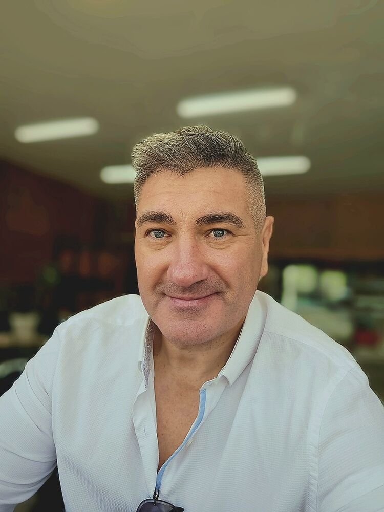  54081893  Andrey, 52 ,    