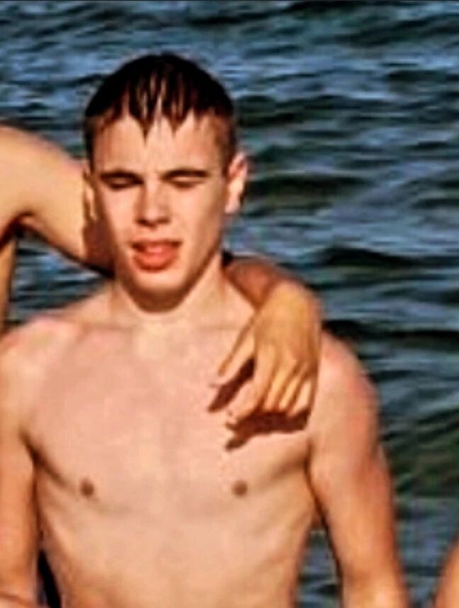  31870773  Alex, 24 ,    