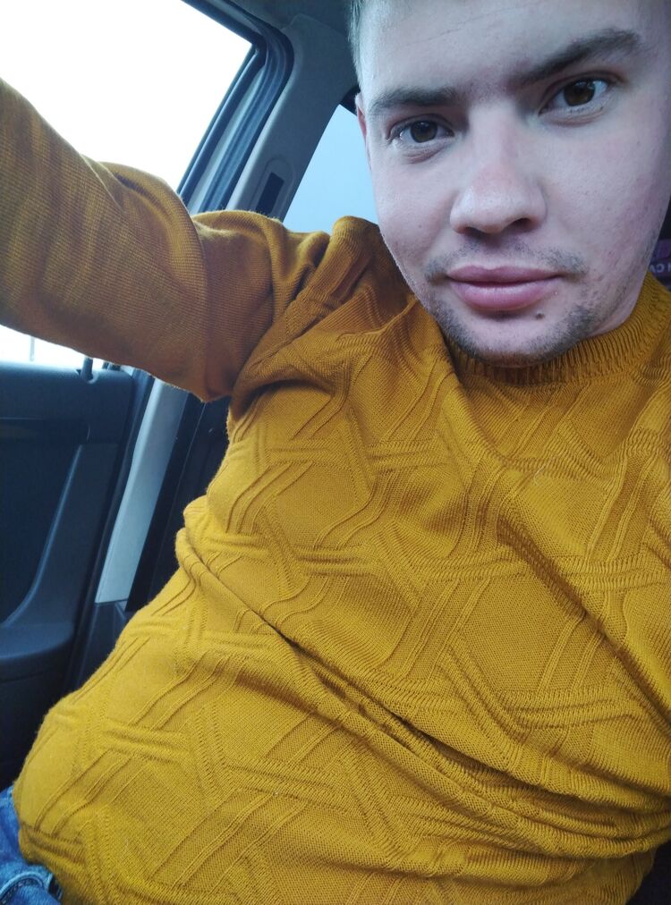  29435613  Denis, 27 ,     