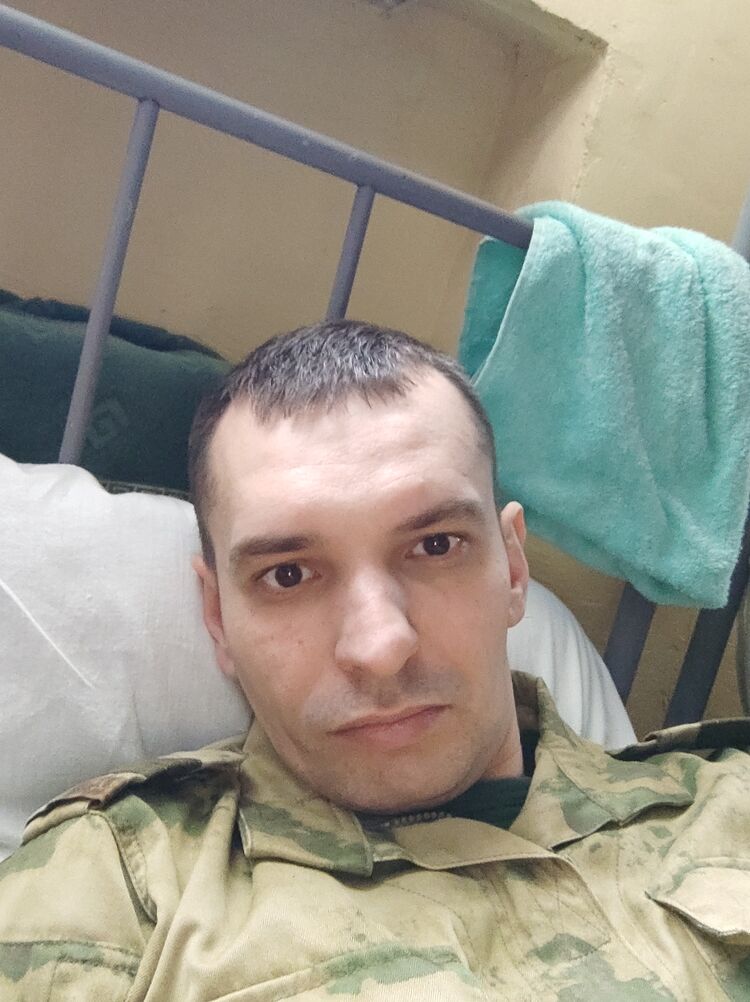  35648453  Vasilii, 40 ,    