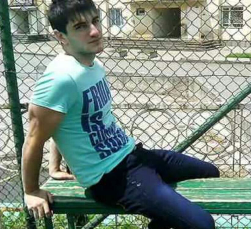  ,   Adam, 32 ,   ,   , c , 