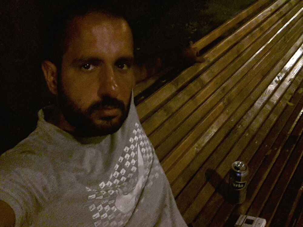  12956273  Davit, 37 ,    