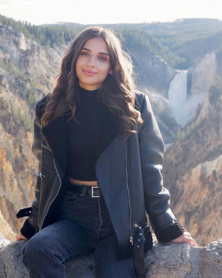  ,   Lora, 23 ,   ,   