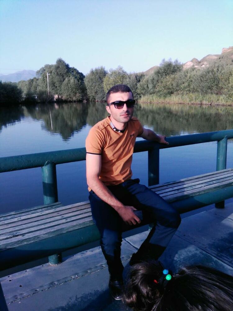  18944463  Arsen, 34 ,    