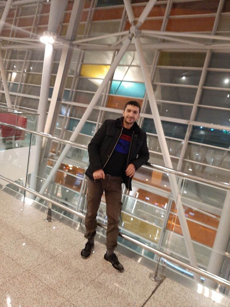  18858803  Grish, 31 ,    