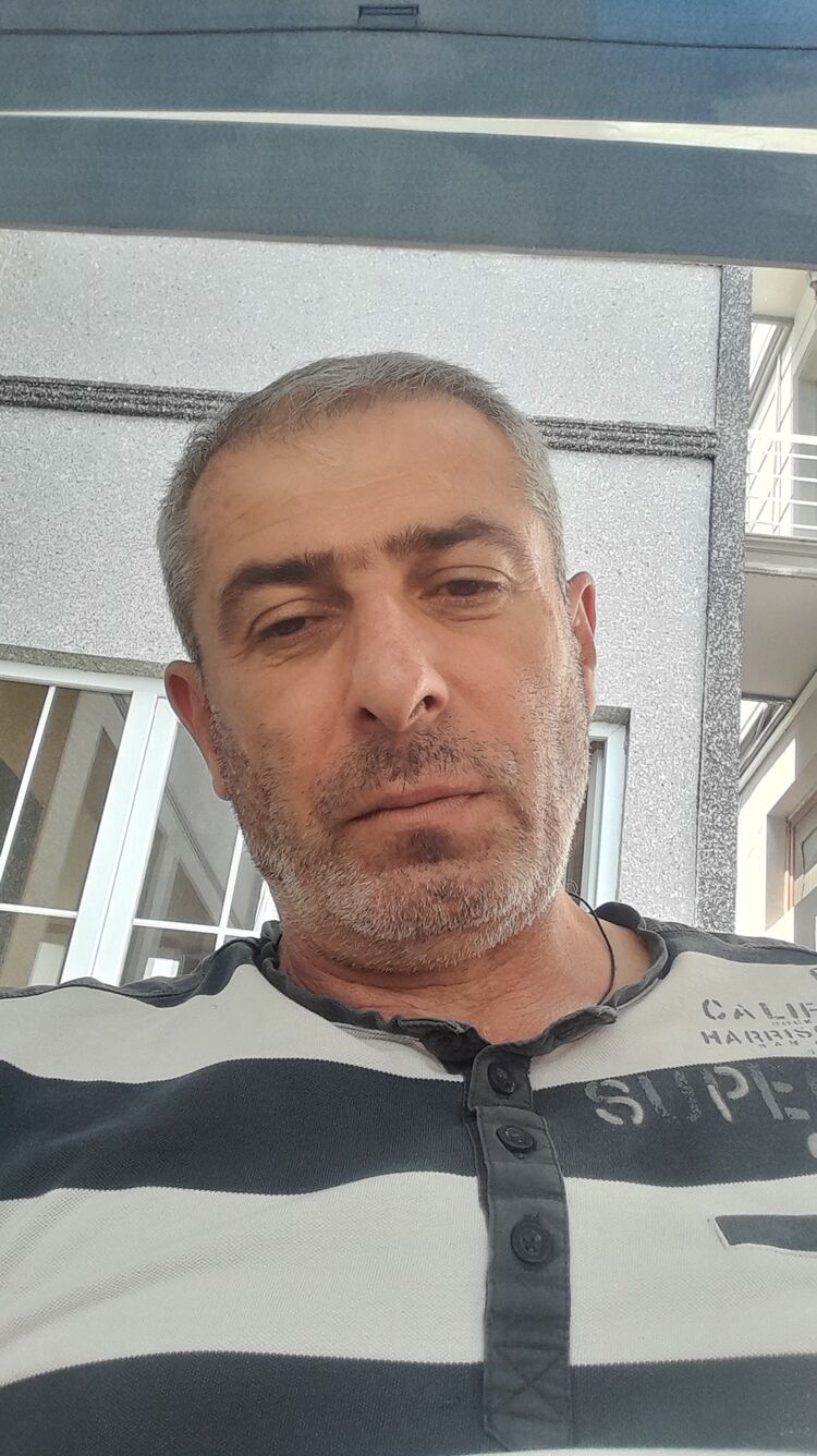  44256803  Levani, 53 ,    