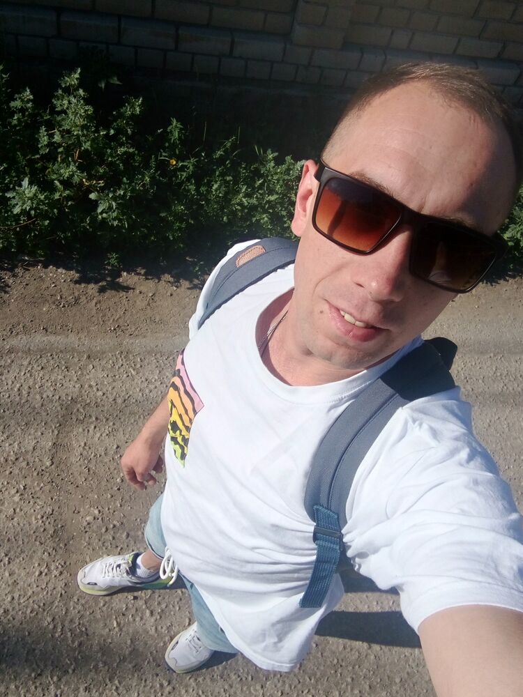  40500233  Pavel, 39 ,    