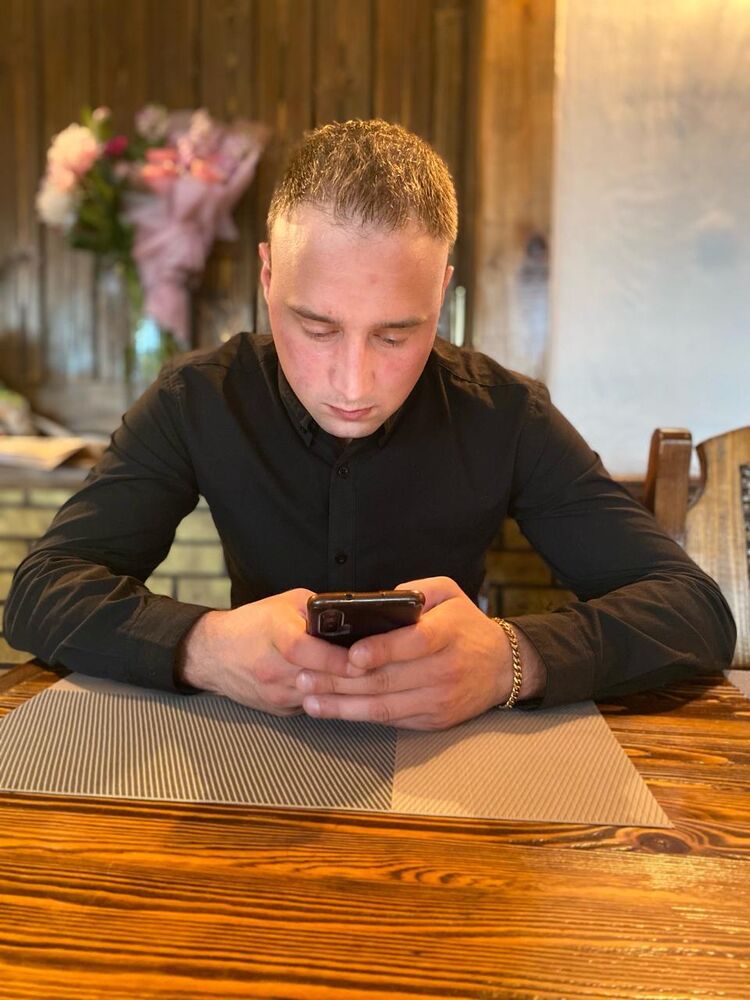  51930813  Konstantin, 34 ,    