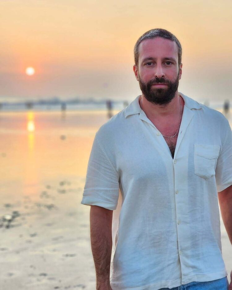  54673093  , 37 ,    --