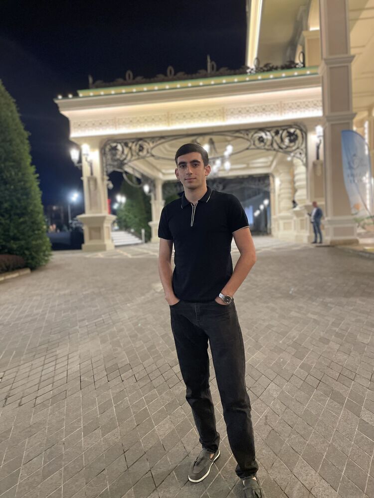  ,   Armen, 24 ,   ,   