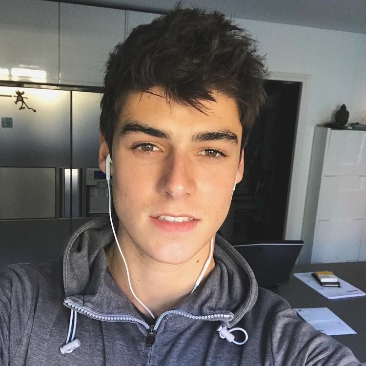  32235733  John, 24 ,    Cheraga