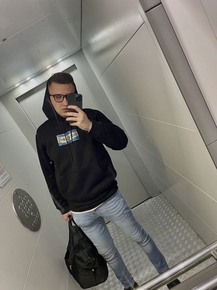 36967973  , 28 ,    
