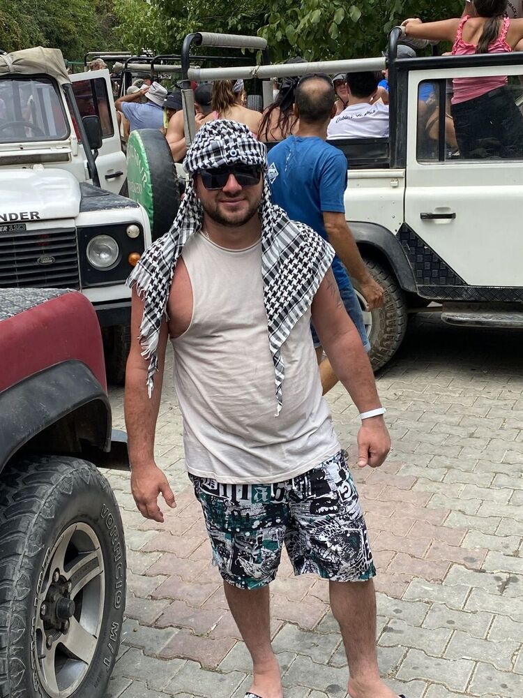  ,   Ivan, 33 ,   c 