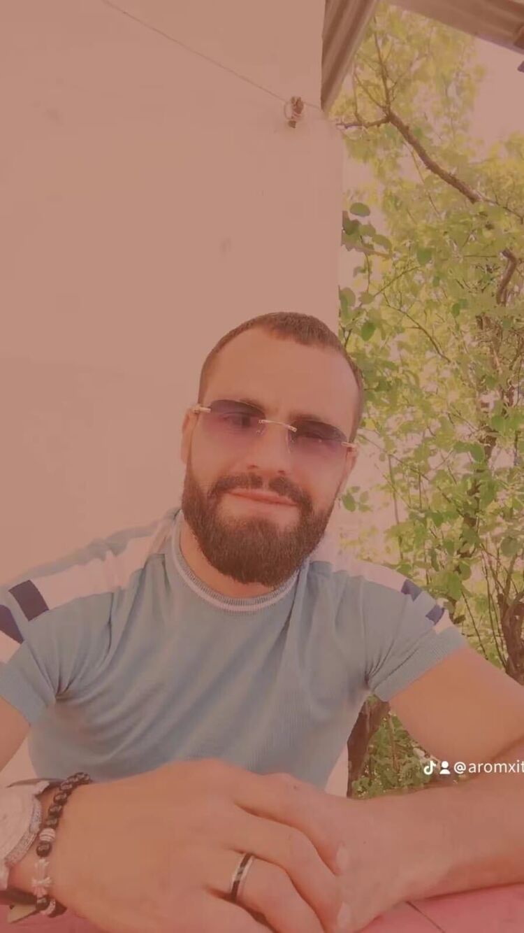  51083233  , 35 ,    