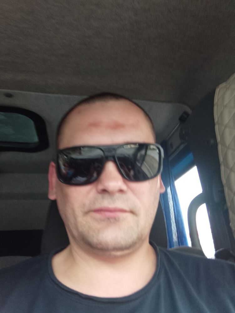  50233813  Anton, 37 ,    