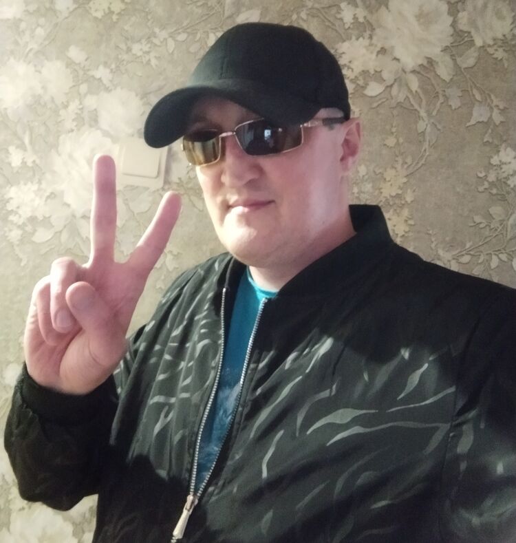  ,   Viktor, 42 ,   ,   , 