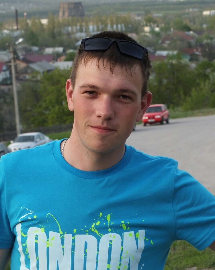  4391423  Ilya, 37 ,    