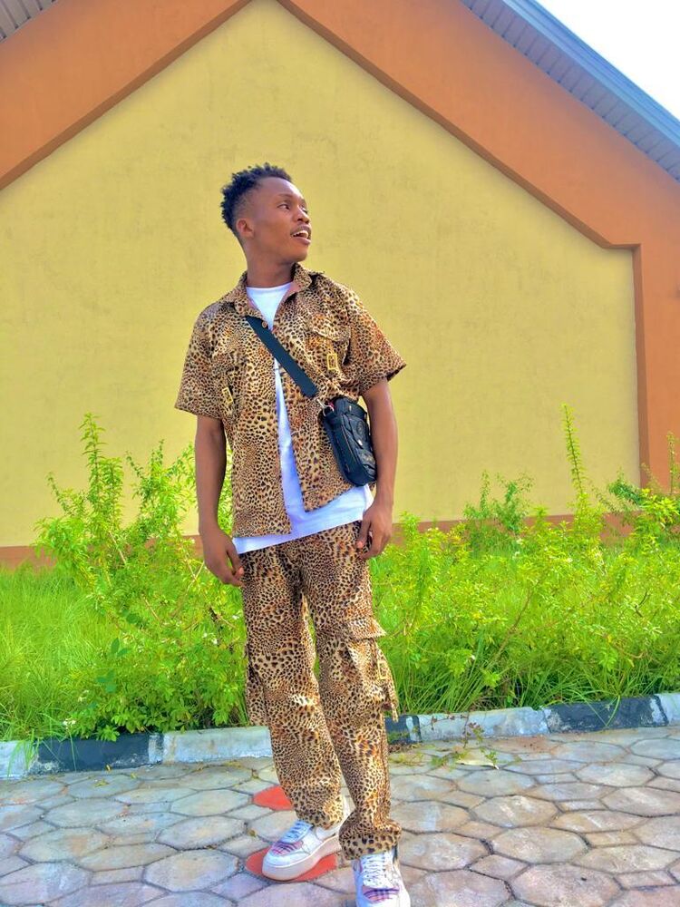  Umuahia,   Emmanuel, 30 ,   ,   