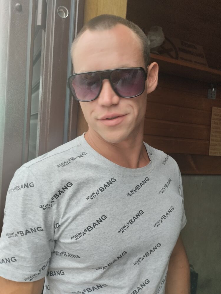  30775503  Tolstuy, 28 ,    