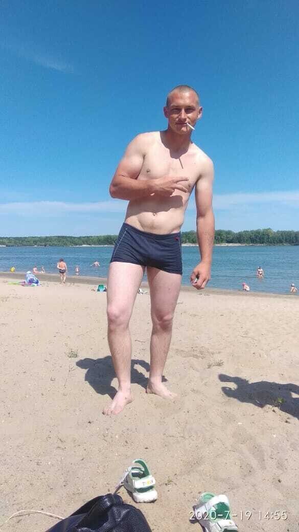  20556423  Maks, 27 ,    