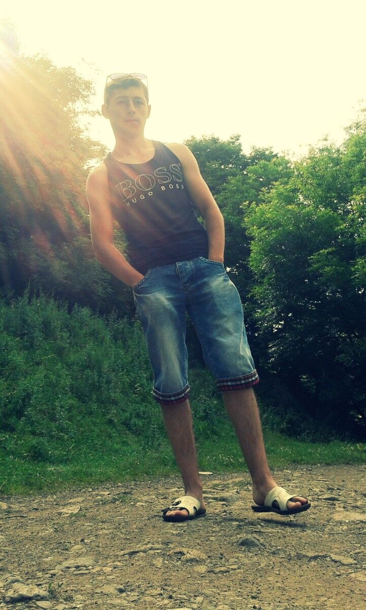  4562613  H G, 28 ,    