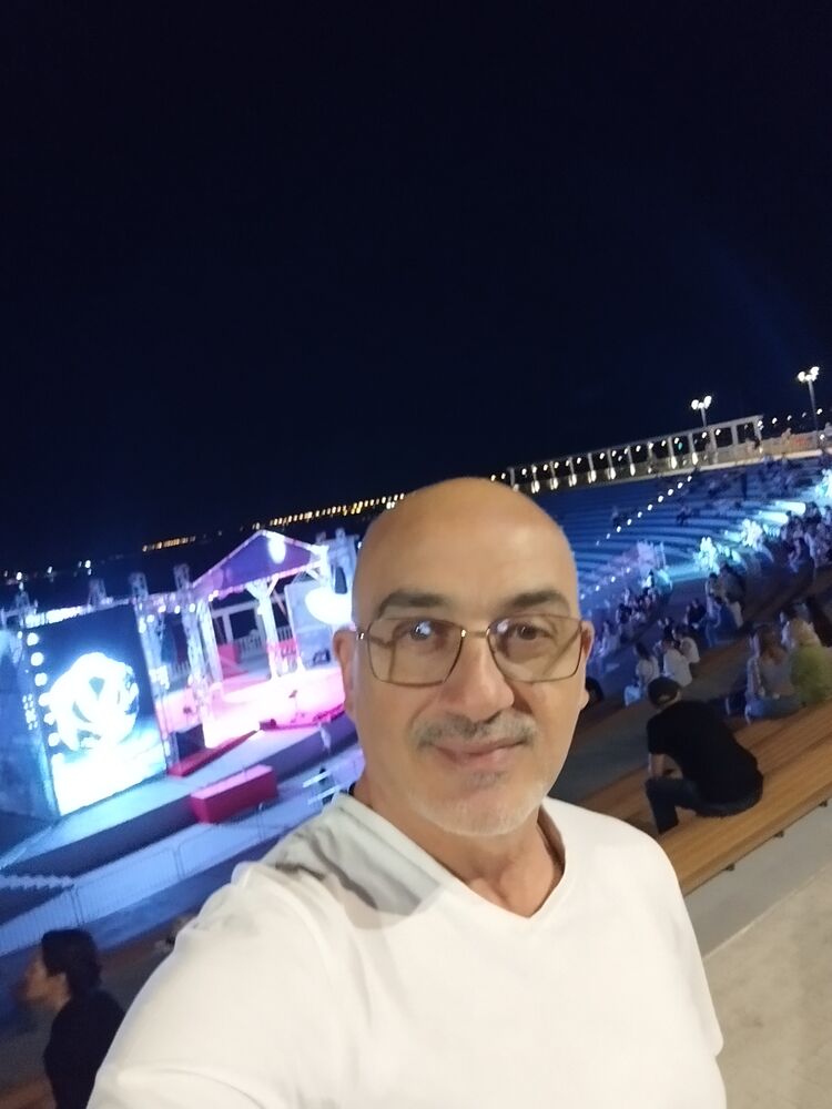  46904473  Iskandar, 53 ,    